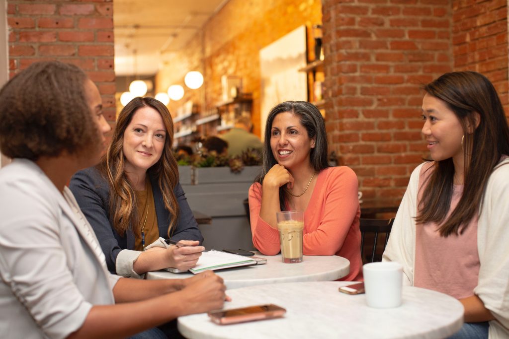 Women networking 